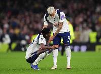 Tottenham lập kỷ lục buồn, nguy cơ cao xuống hạng ở giải Ngoại hạng Anh